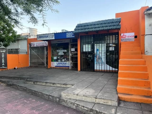 Locales comerciales con cochera en Villa Cabrera, Córdoba