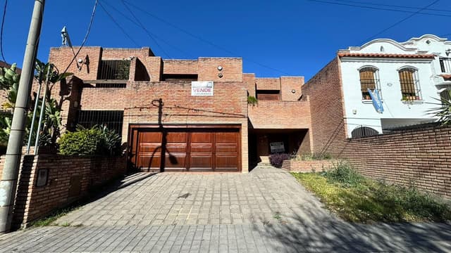 Casa en venta de 4 dormitorios con quincho en Rogelio Martínez, Córdoba