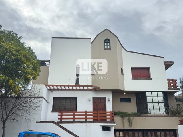 Casa en alquiler ideal para empresa en Área Centro Este, Neuquén