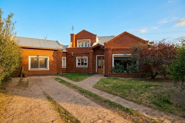 Casa con patio y piscina en Barrio San Benito, Trelew